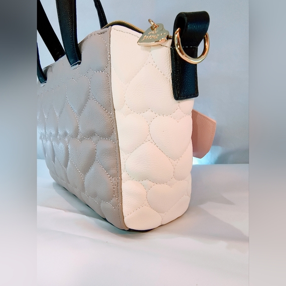 NWOT BETSEY JOHNSON Vegan Quilted Glam Garden Bow Satchel - Picture 4 of 15